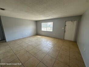 125 Lucas Rd in Merritt Island, FL - Foto de edificio - Building Photo