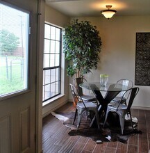 1604 N Travis St in Sherman, TX - Building Photo - Building Photo