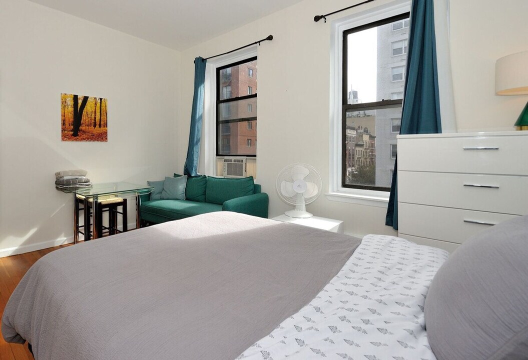 350 E 79th St in New York, NY - Building Photo