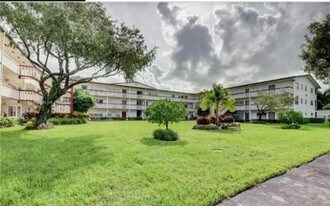 82 Fanshaw B in Boca Raton, FL - Building Photo