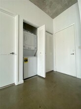 234 NE 3rd St, Unit LPH05 in Miami, FL - Building Photo - Building Photo