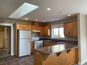1733 SW Marigold St in Portland, OR - Building Photo - Building Photo