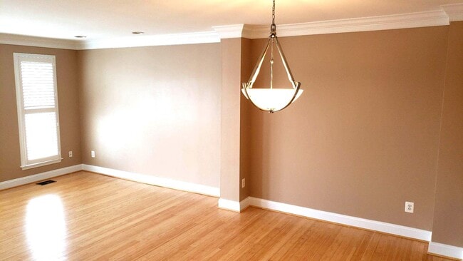 18441 Sierra Springs Square in Leesburg, VA - Building Photo - Building Photo