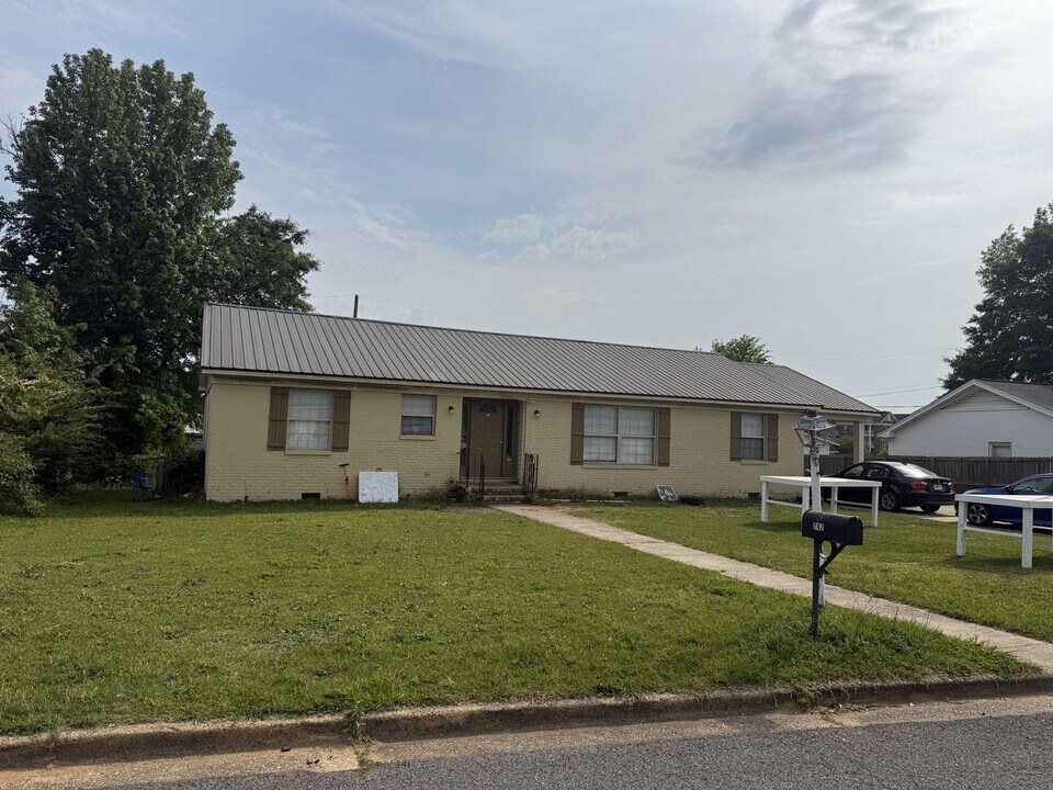 242 Cedar Crest in Tuscaloosa, AL - Building Photo