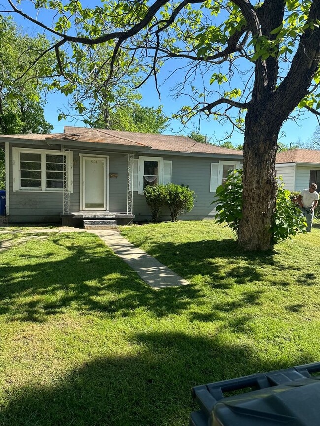 property at 907 Carver Ave