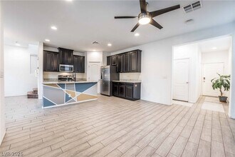 10750 Yarmouth Bay Ct in Las Vegas, NV - Building Photo - Building Photo