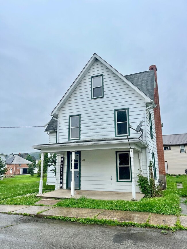 121 Maple St in Howard, PA - Building Photo - Building Photo