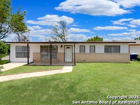 9202 Silver Hill in San Antonio, TX - Building Photo