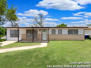 9202 Silver Hill in San Antonio, TX - Building Photo