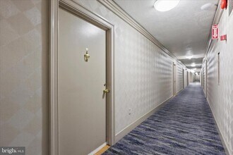 1011 Arlington Blvd in Arlington, VA - Building Photo - Building Photo