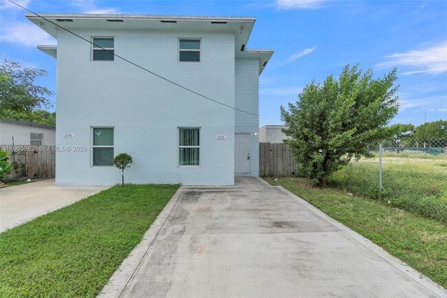 2176 NW 64th St in Miami, FL - Building Photo - Building Photo