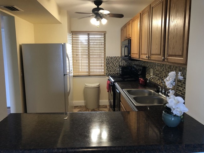 2828 Tennis Club Dr-Unit -206 in West Palm Beach, FL - Building Photo - Building Photo