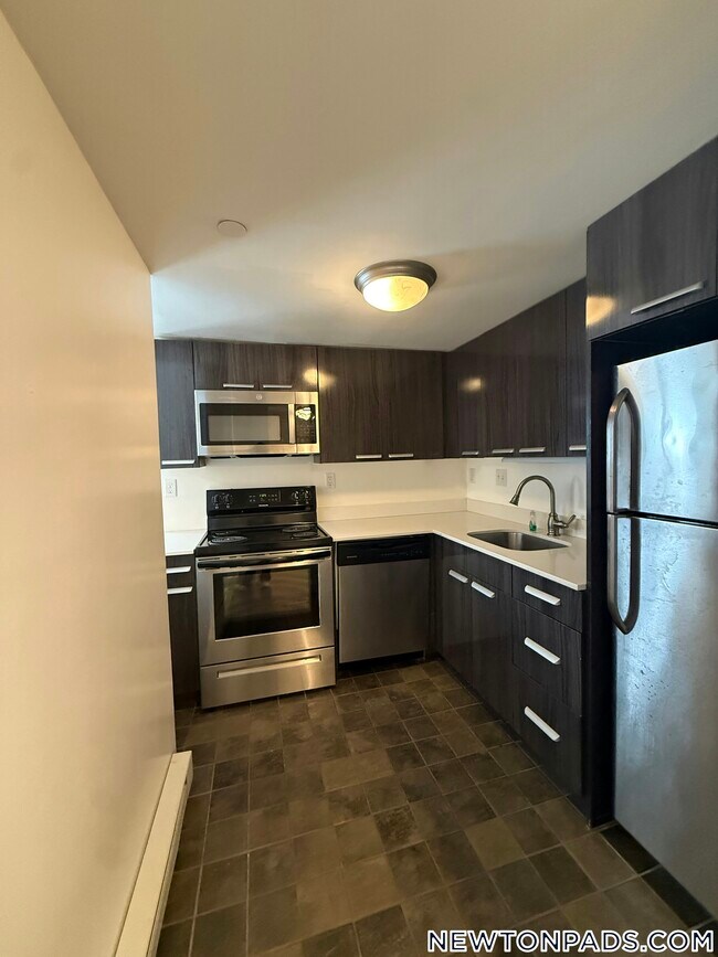 457 Centre St in Newton, MA - Building Photo - Building Photo