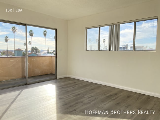 7010 Lanewood Ave, Unit 303 in Los Angeles, CA - Building Photo - Building Photo