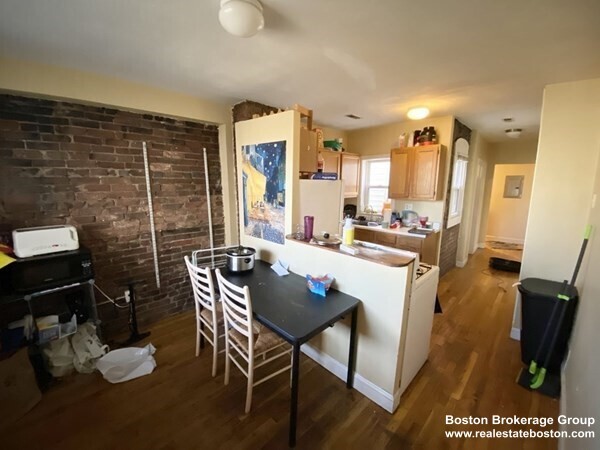 731 Parker St, Unit 2 in Boston, MA - Building Photo