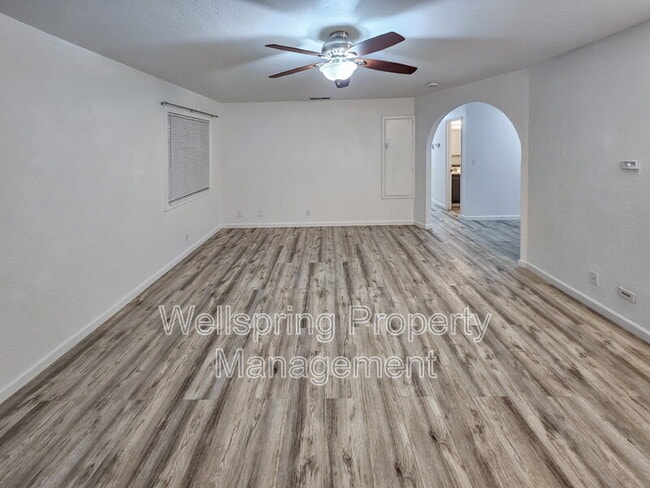 property at 117 S Silver Ridge St