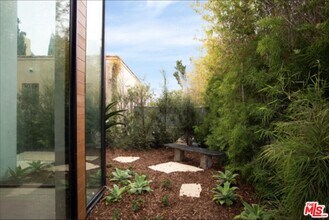 1033 1/2 Grant St in Santa Monica, CA - Building Photo - Building Photo