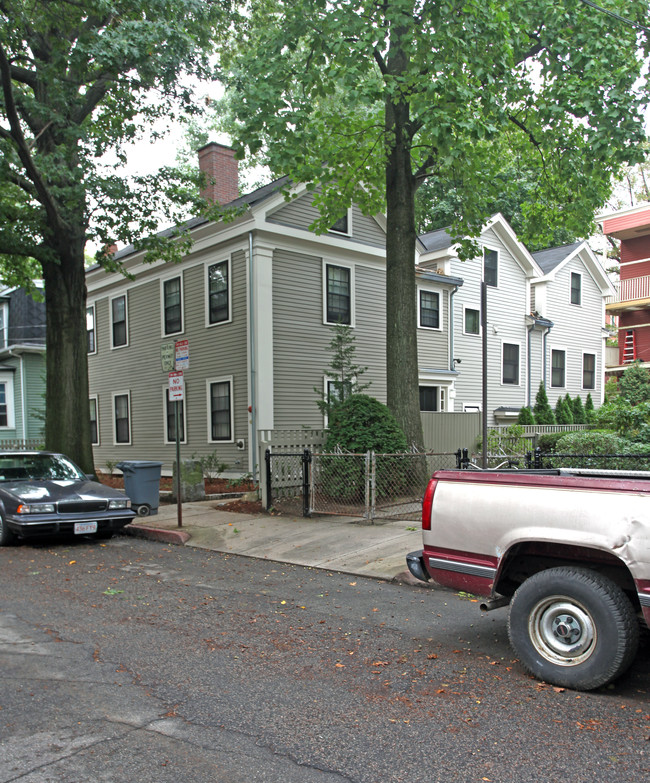 196 Auburn St in Cambridge, MA - Building Photo - Building Photo