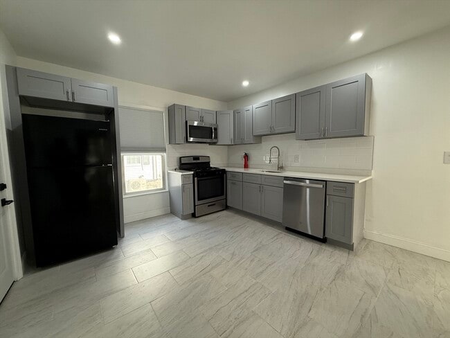 15 Linwood St in Saugus, MA - Building Photo - Building Photo