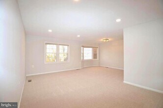 12318 Cinnamon St in Woodbridge, VA - Building Photo - Building Photo