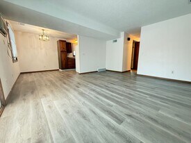 305 23rd St SE in Willmar, MN - Building Photo