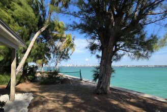 3217 Higel Ave in Sarasota, FL - Foto de edificio - Building Photo