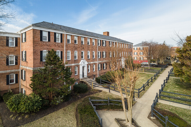 The George Mason Apartments in Arlington, VA - Building Photo - Building Photo