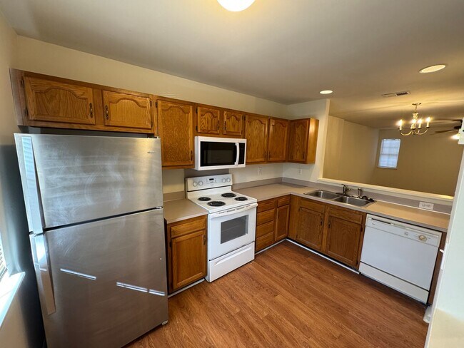 9107 Charminster Ct in Charlotte, NC - Foto de edificio - Building Photo