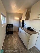 242 NE 39th Ct in Pompano Beach, FL - Building Photo - Building Photo