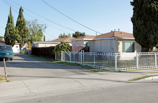 5009 Elizabeth St in Bell, CA - Building Photo - Building Photo