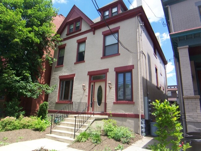 705 S Aiken Ave, Unit 3 in Pittsburgh, PA - Foto de edificio - Building Photo