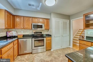 11719 Dry River Ct in Reston, VA - Building Photo - Building Photo