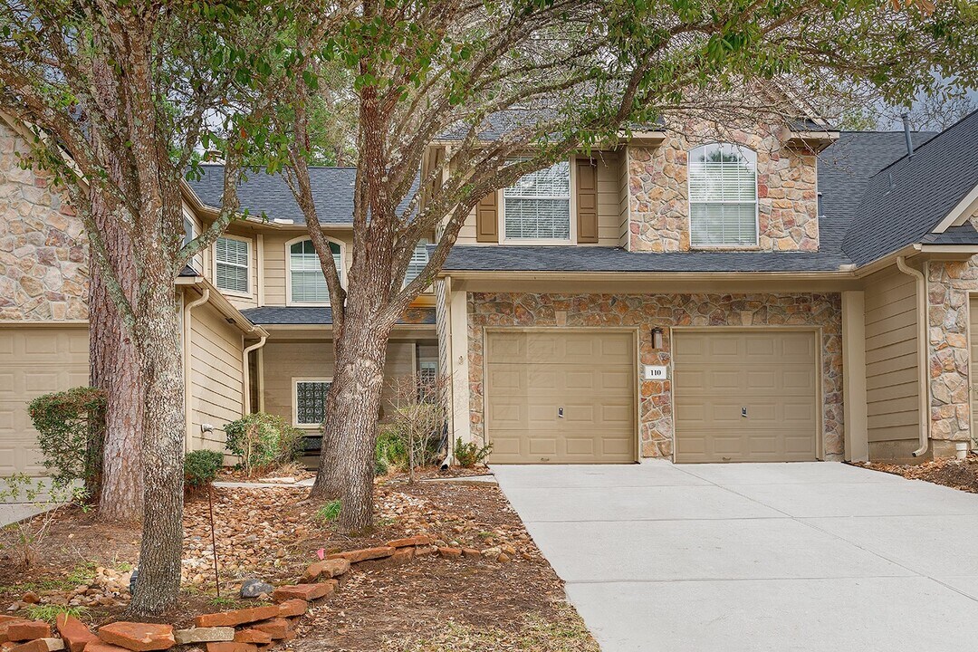 110 N Valley Oaks Cir in Spring, TX - Building Photo