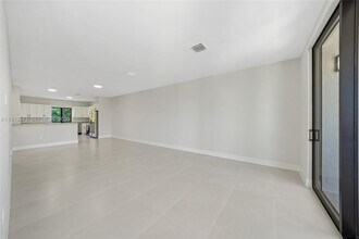 4313 E 8th Ct in Hialeah, FL - Building Photo - Building Photo