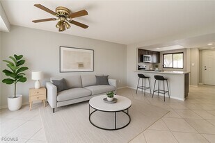 4790 S Cleveland Ave in Ft. Myers, FL - Building Photo