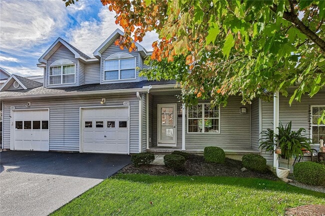 1285 Courtney Dr in Victor, NY - Building Photo - Building Photo