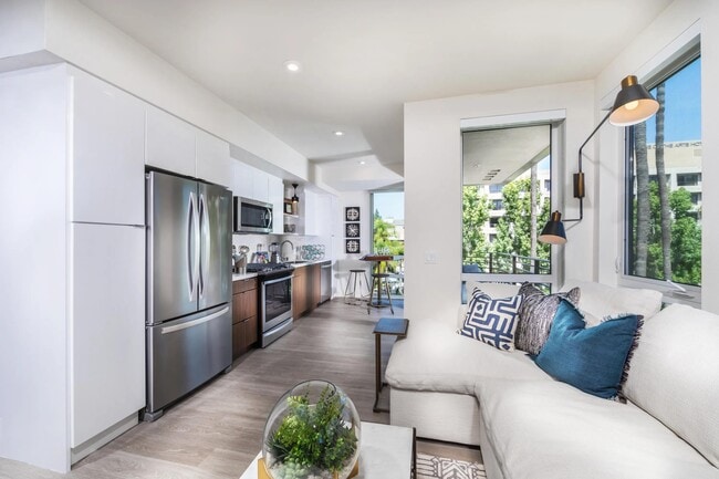 580 Anton in Costa Mesa, CA - Foto de edificio - Building Photo