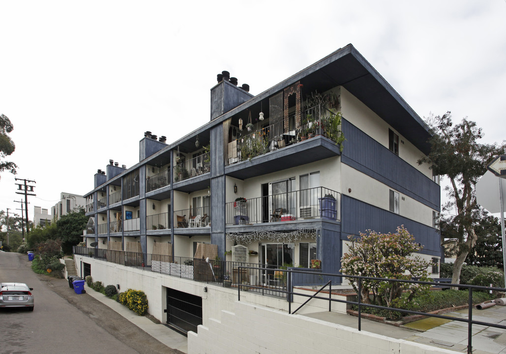 Redwood Terrace in San Diego, CA - Building Photo