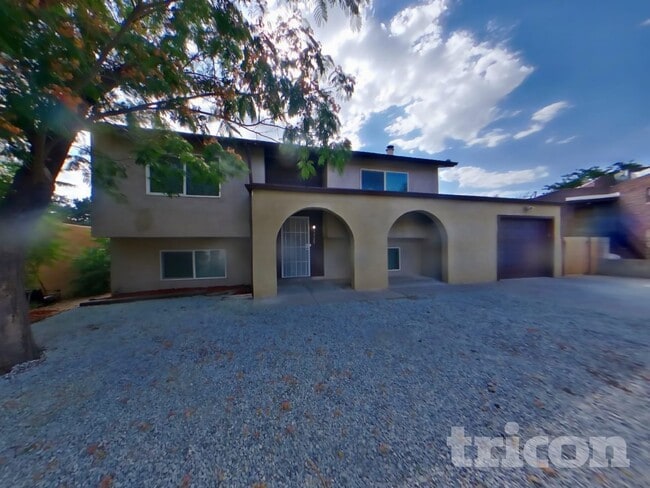 property at 1725 Hiawatha Dr NE
