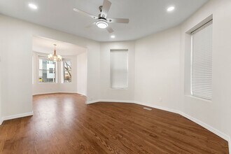 2630 N Hamlin Ave in Chicago, IL - Building Photo - Building Photo