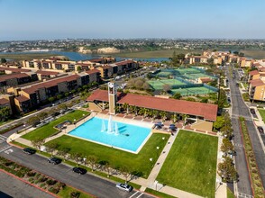 Park Newport in Newport Beach, CA - Foto de edificio - Building Photo