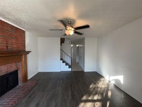 10500 Lake June Rd, Unit H1 in Dallas, TX - Building Photo - Building Photo