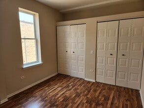 903 Main St, Unit 1 in Antioch, IL - Foto de edificio - Building Photo
