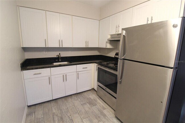 6373 Gateway Ave in Sarasota, FL - Building Photo - Building Photo