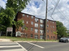 801 49th St NE in Washington, DC - Building Photo - Building Photo