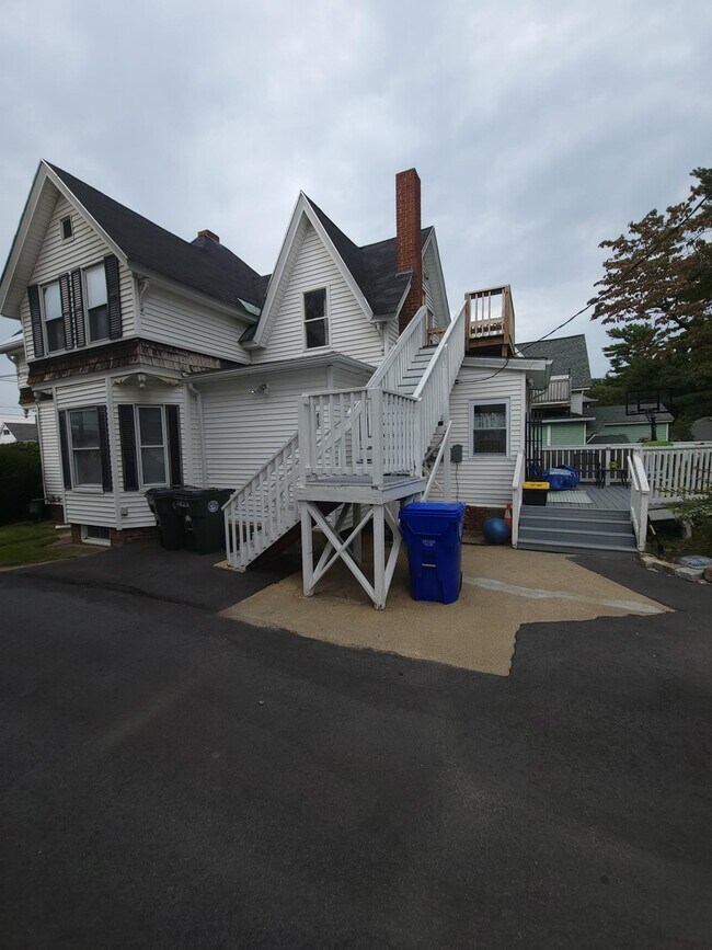 721 Belmont St in Manchester, NH - Building Photo - Building Photo