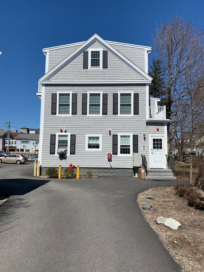 20 Leyden St, Unit 8 in Plymouth, MA - Building Photo - Building Photo