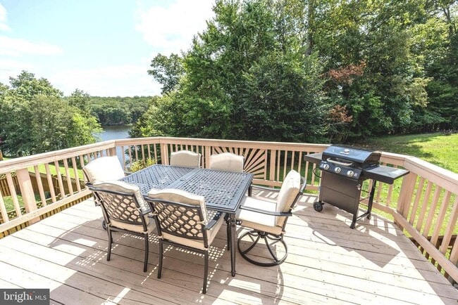 11585 Nellings Pl in Woodbridge, VA - Building Photo - Building Photo