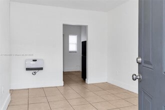 2050 Lincoln Ave in Opa Locka, FL - Building Photo - Building Photo