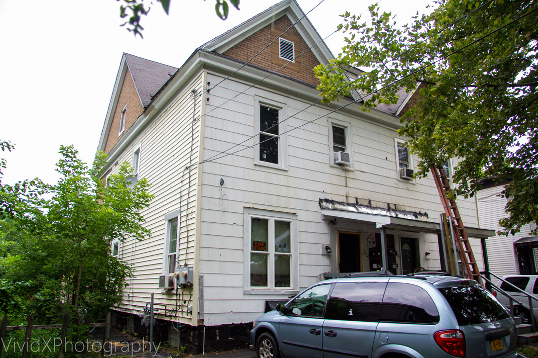 304 Merriman Ave in Syracuse, NY - Building Photo